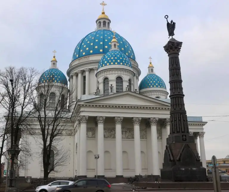 Троицкий собор СПБ издалека